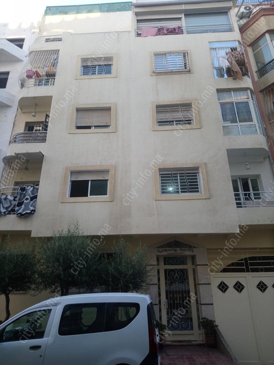 Rue 104 le bâtiment à Casablanca, Maroc CityInfo